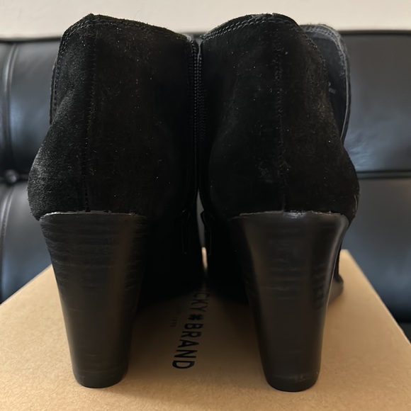 Lucky Brand Yimme Suede Wedge Bootie Black 8.5M 3.25” Wedge New - Picture 3 of 7